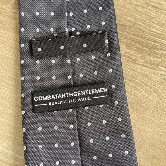 Grey and purple assorted ties and pocket squares - Picture 15 of 17
